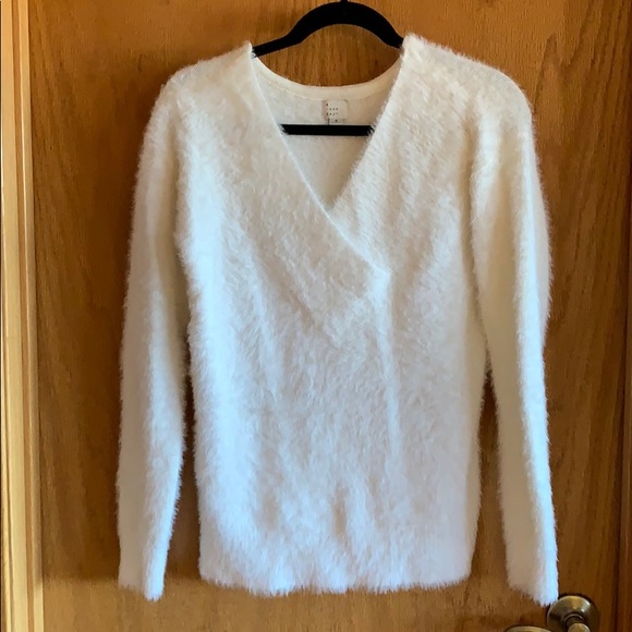 Sweater - Picture 1 of 4